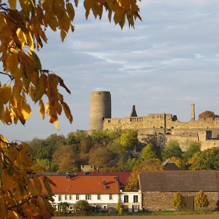 Burghotel Muenzenberg エクステリア 写真