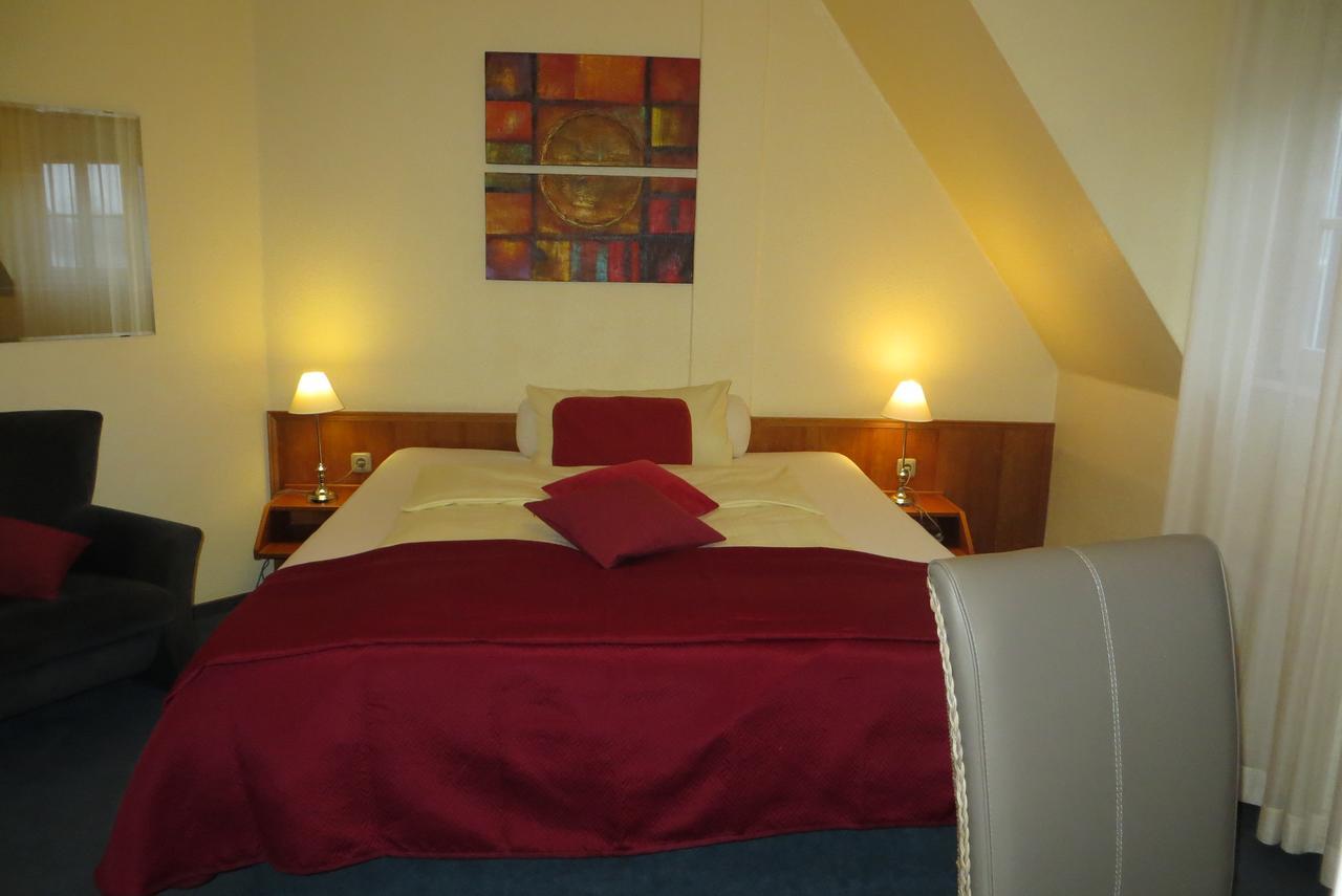 Burghotel Muenzenberg エクステリア 写真