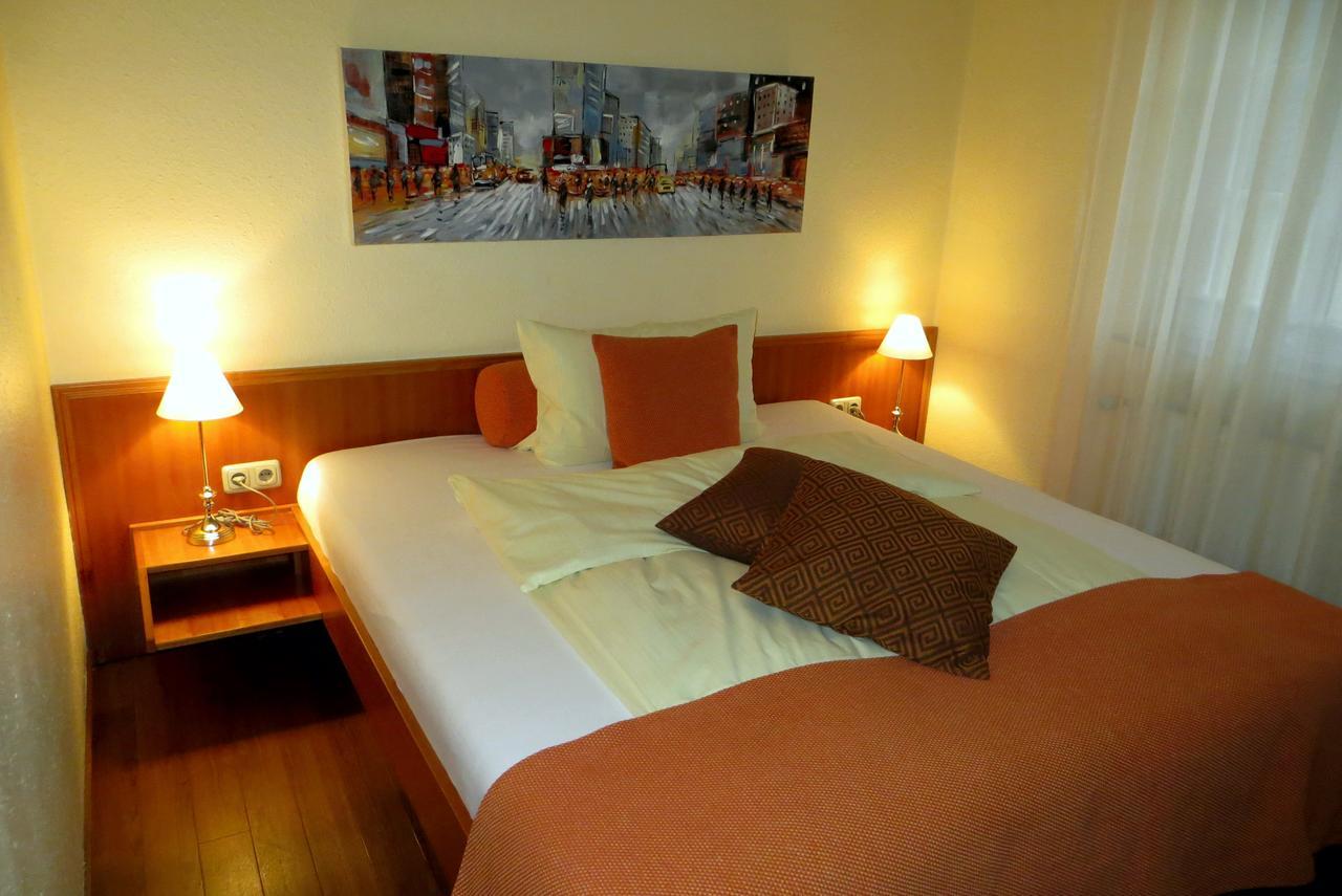 Burghotel Muenzenberg エクステリア 写真