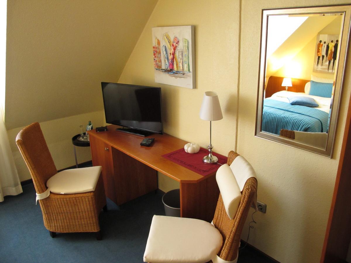 Burghotel Muenzenberg エクステリア 写真