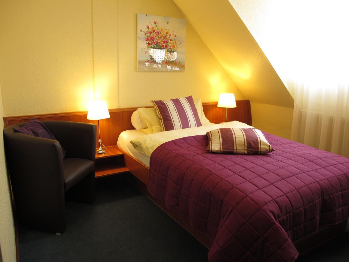 Burghotel Muenzenberg エクステリア 写真