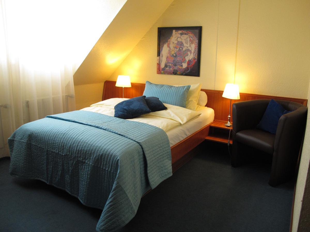Burghotel Muenzenberg エクステリア 写真