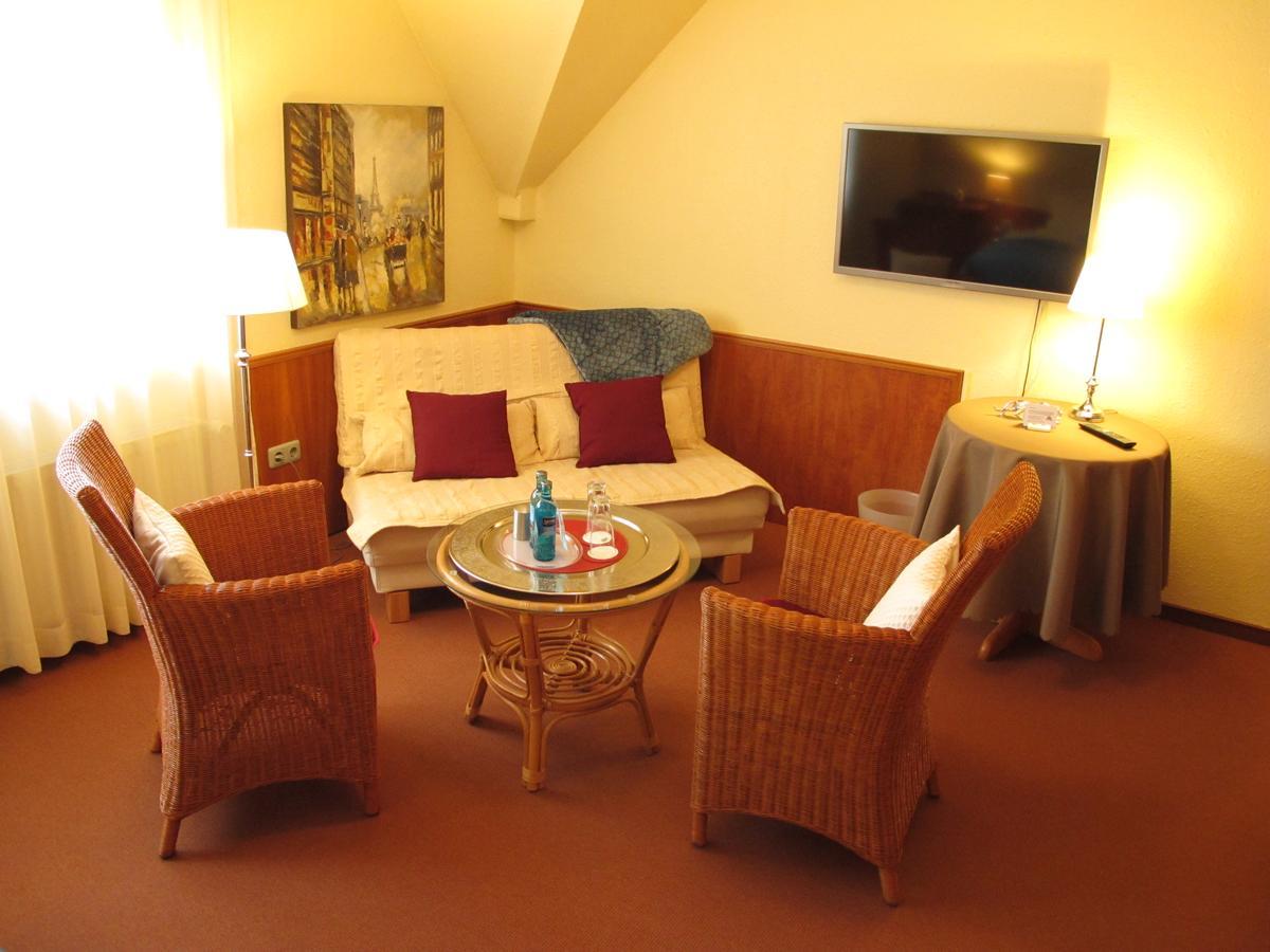 Burghotel Muenzenberg エクステリア 写真
