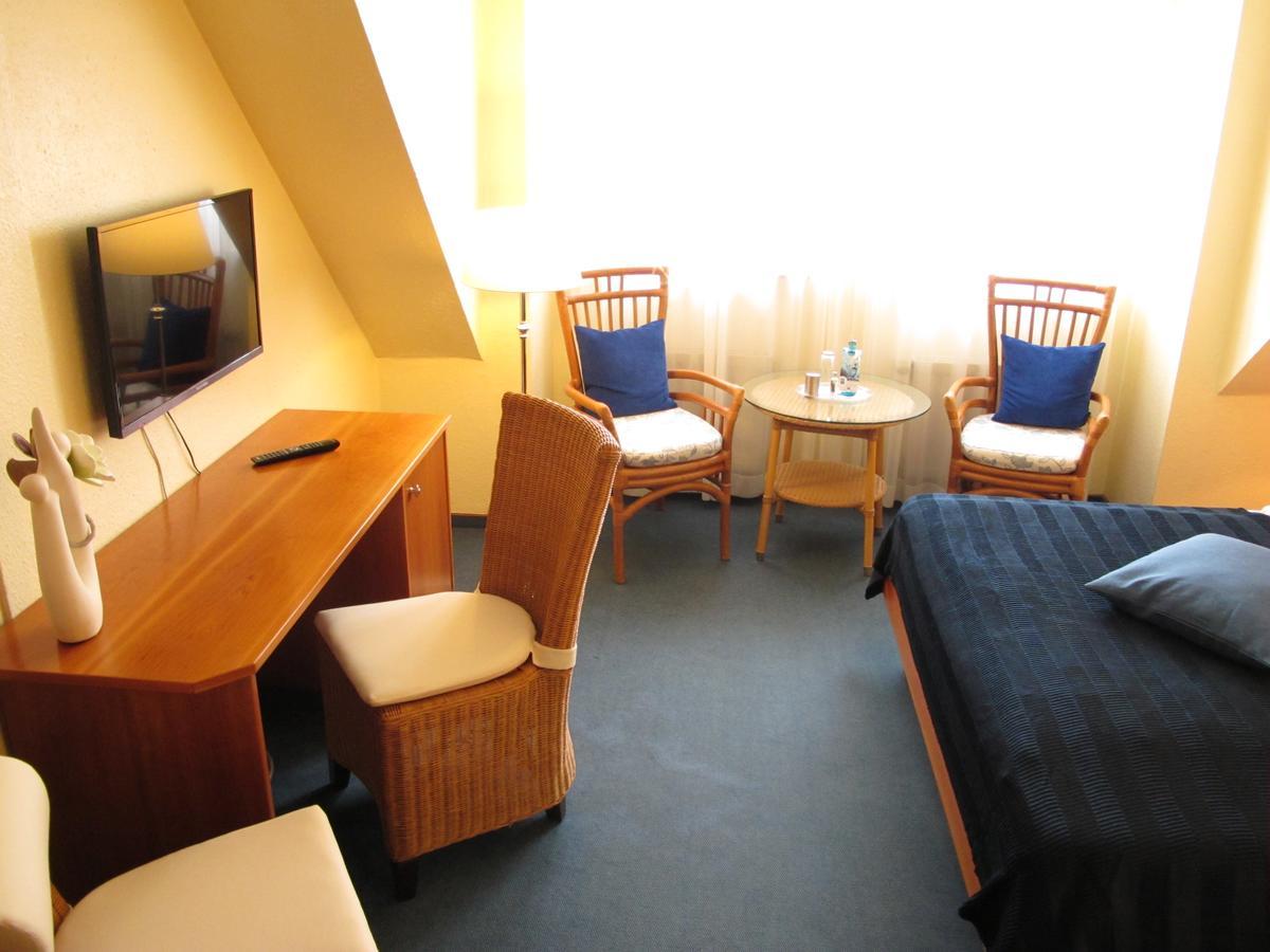 Burghotel Muenzenberg エクステリア 写真