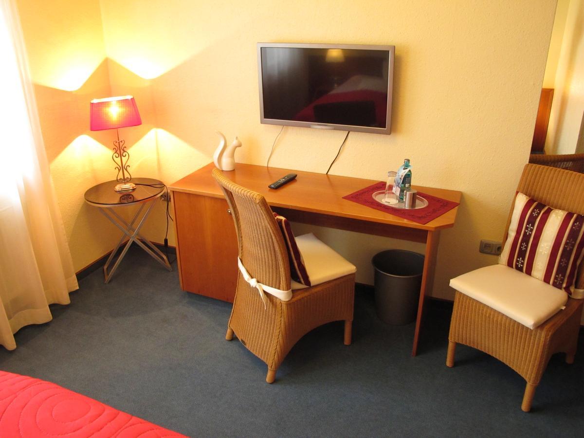 Burghotel Muenzenberg エクステリア 写真