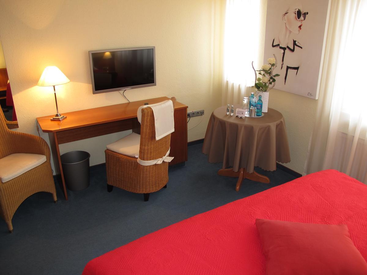 Burghotel Muenzenberg エクステリア 写真