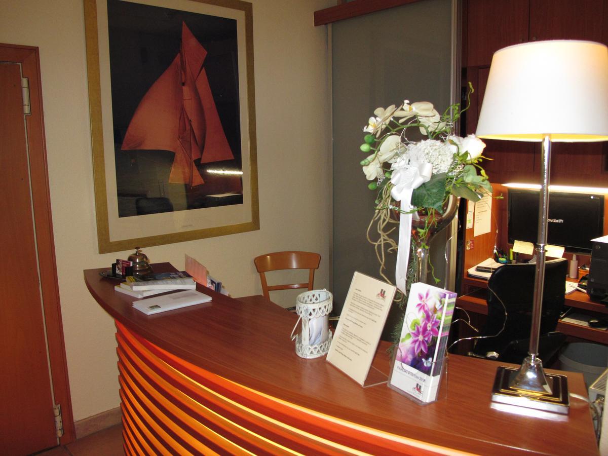 Burghotel Muenzenberg エクステリア 写真